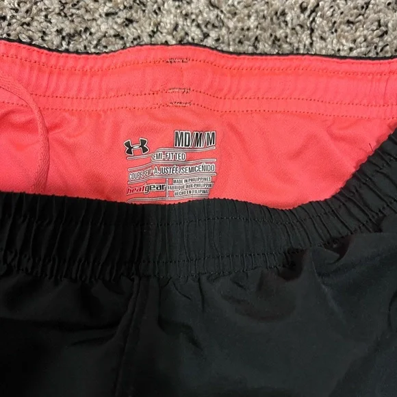 🤑 3/$20 UA heat gear semi fitted athletic shorts - Picture 2 of 2